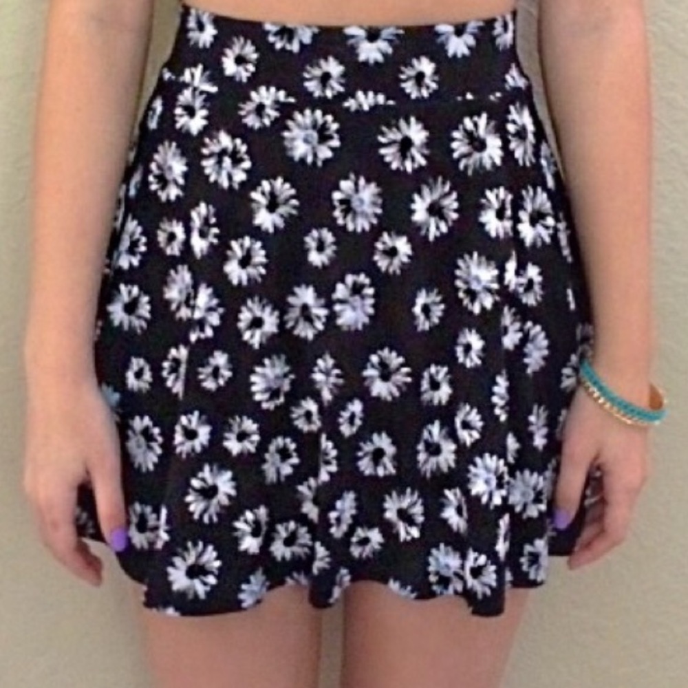 Divided daisy skirt